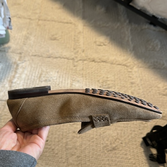 Tory Burch suede ballet loafers size 8 in the color “river rock”. Barely worn. - Picture 9 of 9